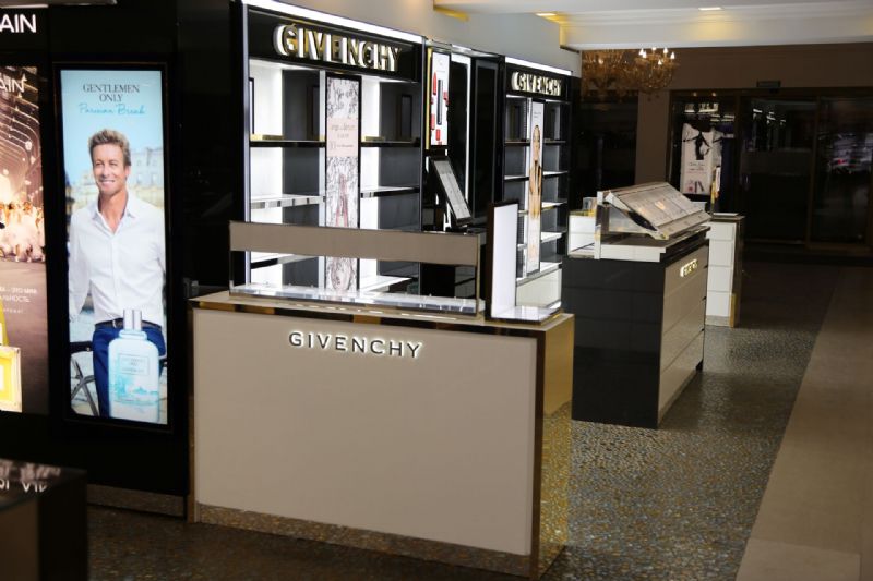 GIVENCHY FRENCH HOUSE