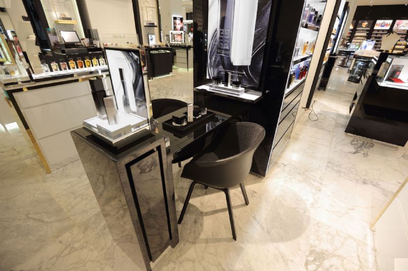 GIVENCHY  DE BIJENKORF AMSTERDAM